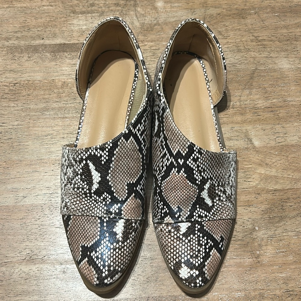 Unique, open side, snakeskin, flats. Size 7.5